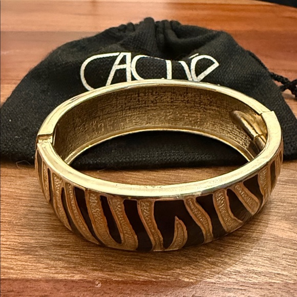 Cache Zebra Pattern Gold and Black Bangle - Picture 5 of 9